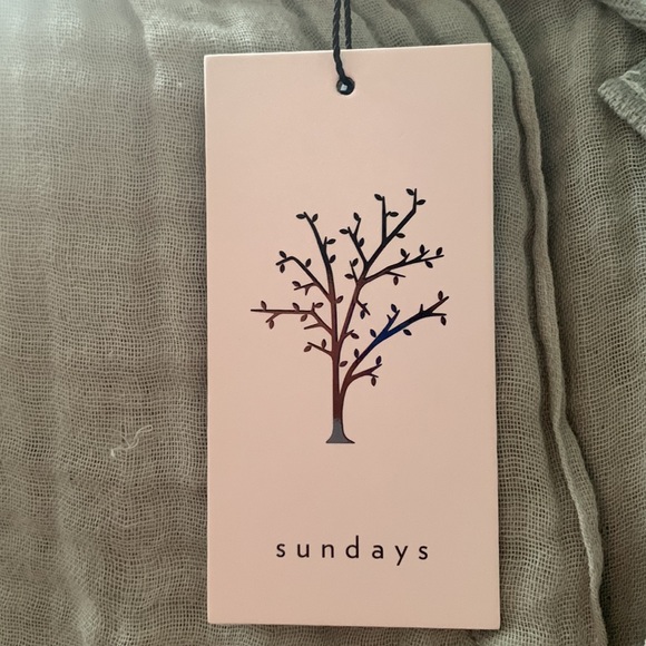 The Sunday pants are actually a blue/green color and the size is 1. - Picture 7 of 7